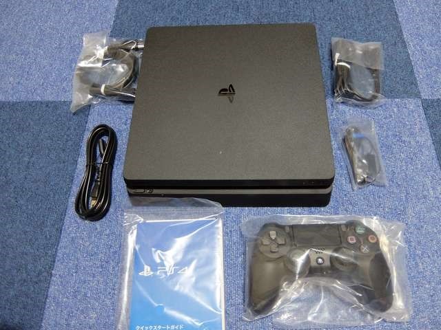 スリムになった新型PS4「PlayStation 4 スリム（CUH-2000AB01 